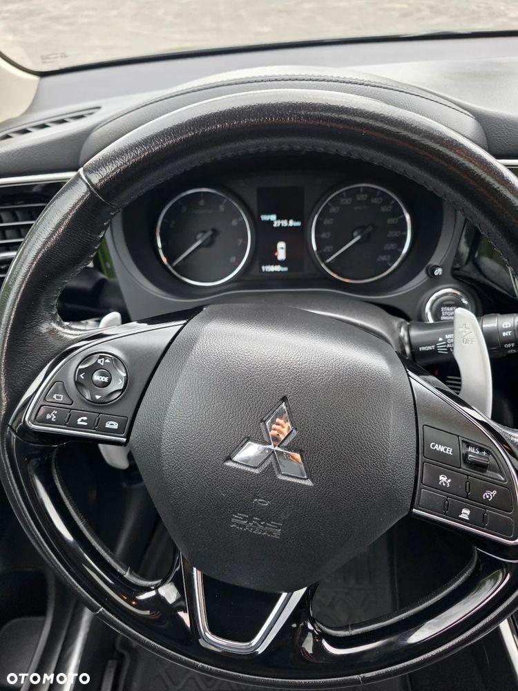 Mitsubishi Outlander 2.0 Instyle Navi 4WD CVT - 14