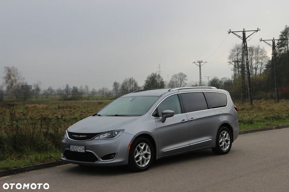 Chrysler Pacifica - 2