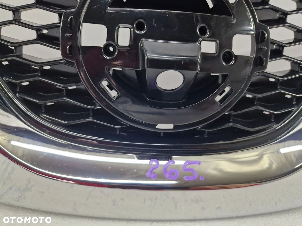 NISSAN QASHQAI J11 ATRAPA / GRILL PRZEDNI PRZÓD NA / POD KAMERĘ , NR 62310-4EA0D / 62310-4EM0D , NR AUKCJI GL265 - 10