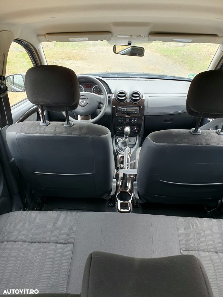Dacia Duster 1.6 16V 4x4 Prestige - 8