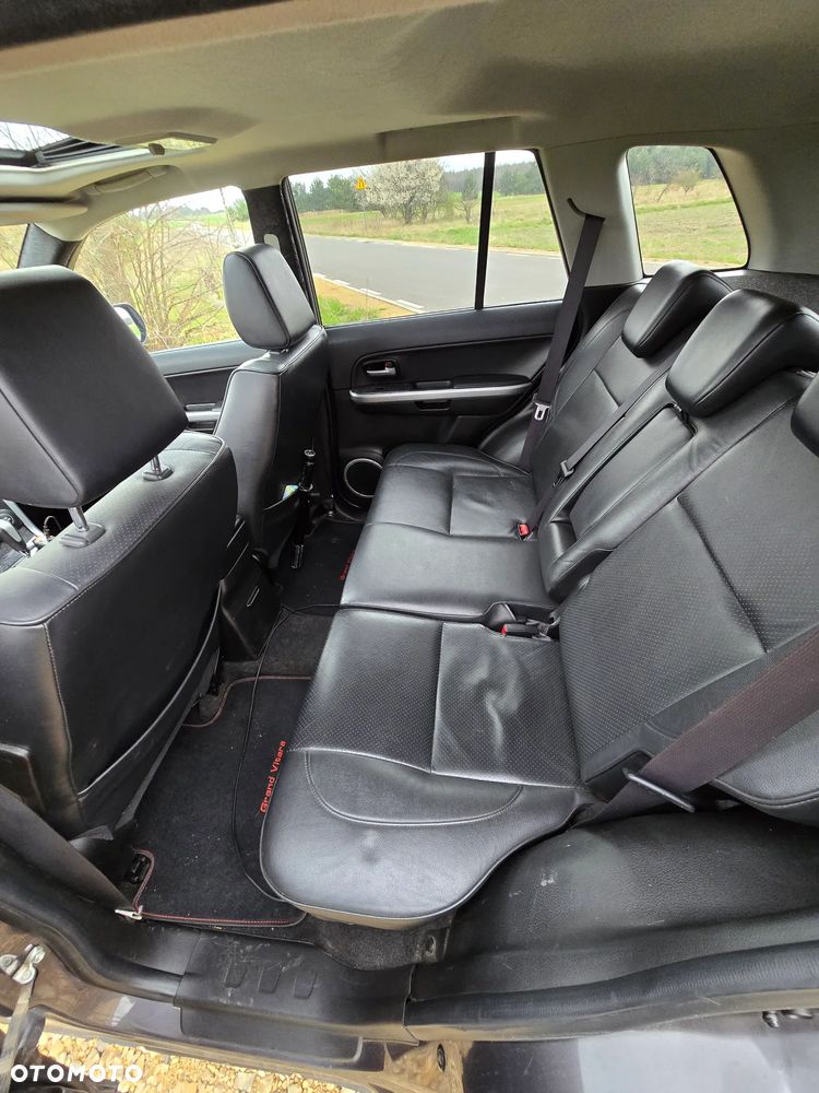 Suzuki Grand Vitara 2.4 De Luxe - 14