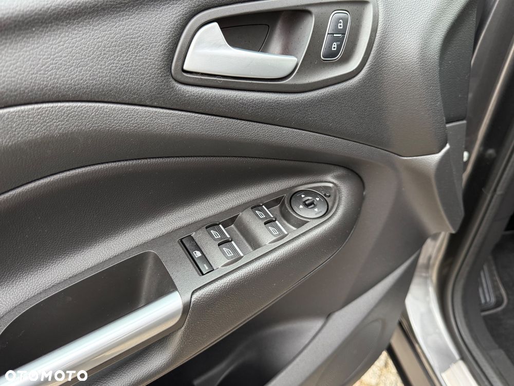 Ford Kuga 2.0 TDCi 4x4 Titanium - 25