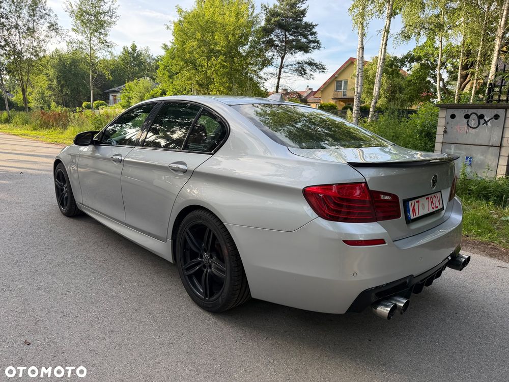 BMW Seria 5 550i - 8