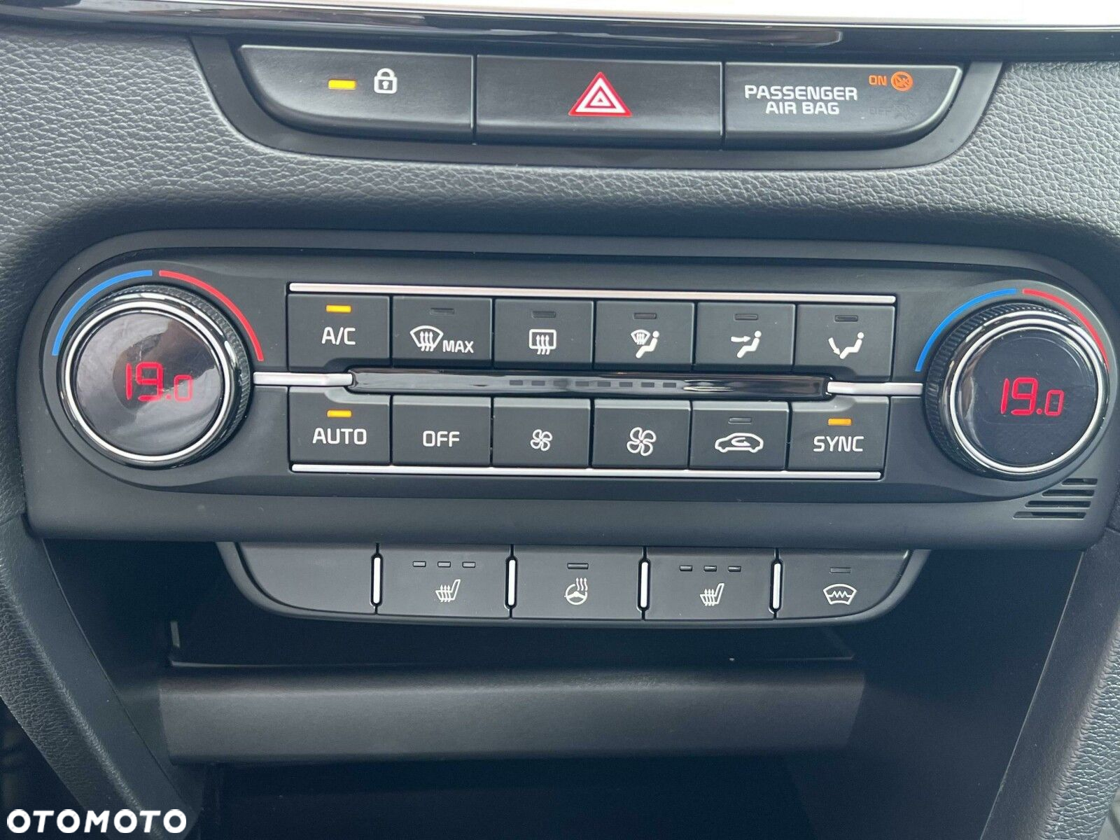 Kia Ceed - 12