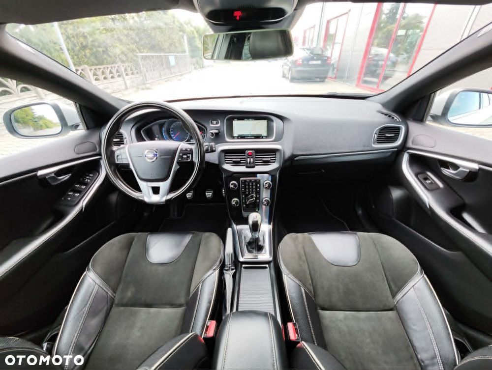 Volvo V40 D2 Drive-E R-Design Momentum - 17