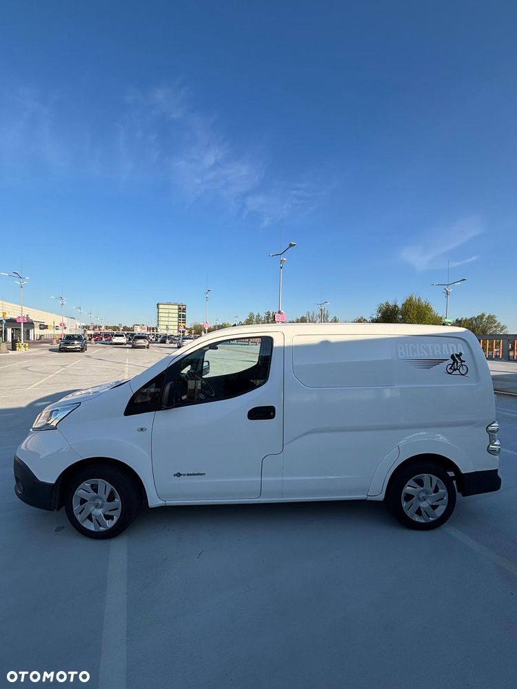 Nissan NV200 Evalia - 10