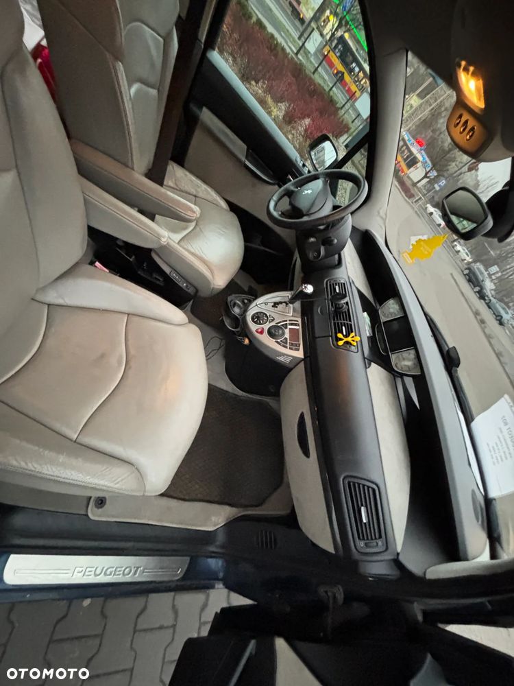 Peugeot 807 HDi 170 Bi-Turbo Automatik Premium - 6