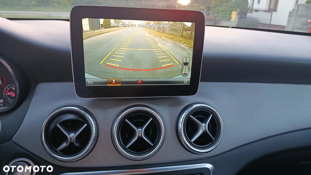 Mercedes-Benz CLA 180 7G-DCT UrbanStyle Edition - 19