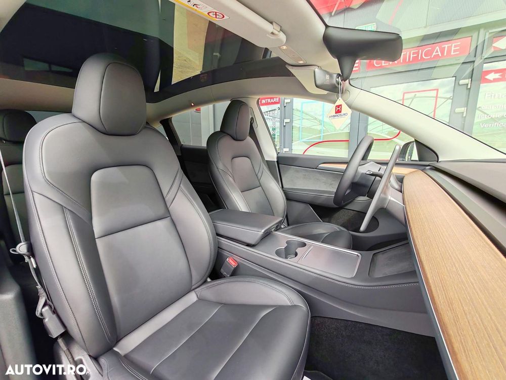 Tesla Model Y - 21