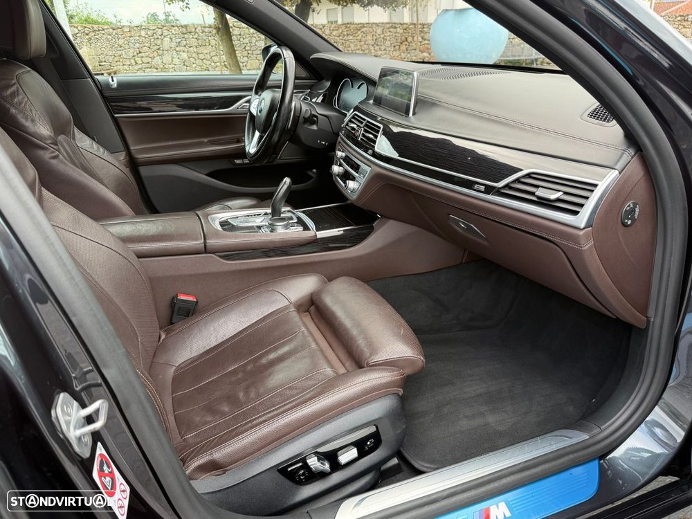 BMW 740 d xDrive Pack M Auto - 31