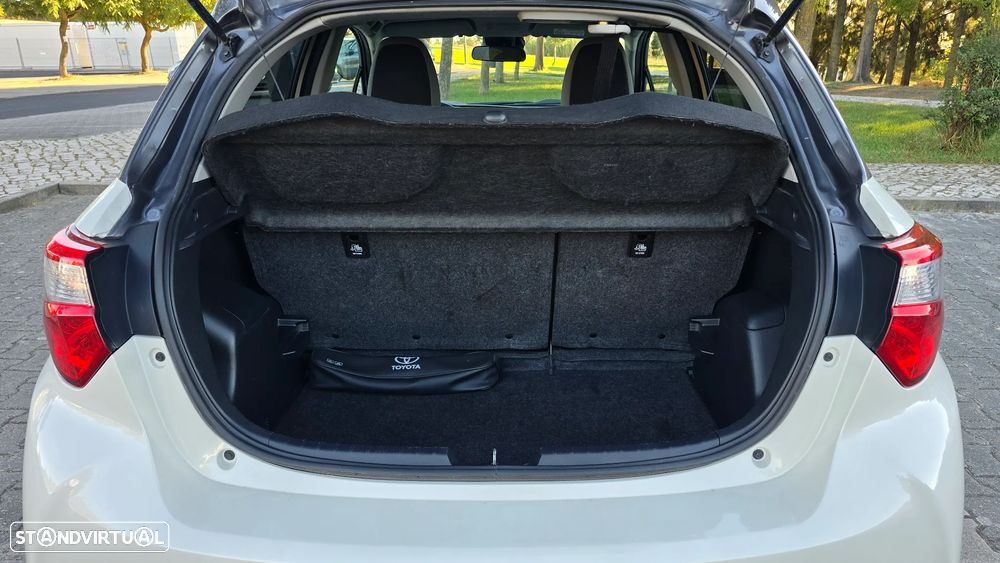 Toyota Yaris 1.5 HSD 20 Anos - 60