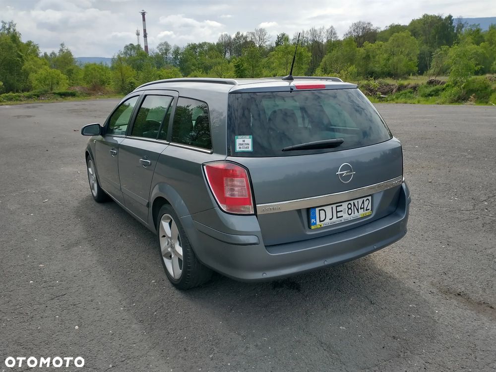 Opel Astra 1.9 CDTI Cosmo - 4