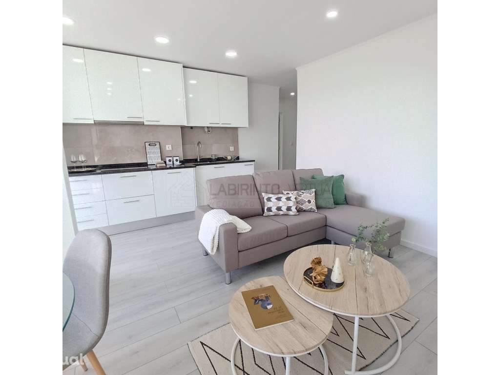 Vende-se magnifico T3 com varanda, em Benfica - Grande imagem: 2/11