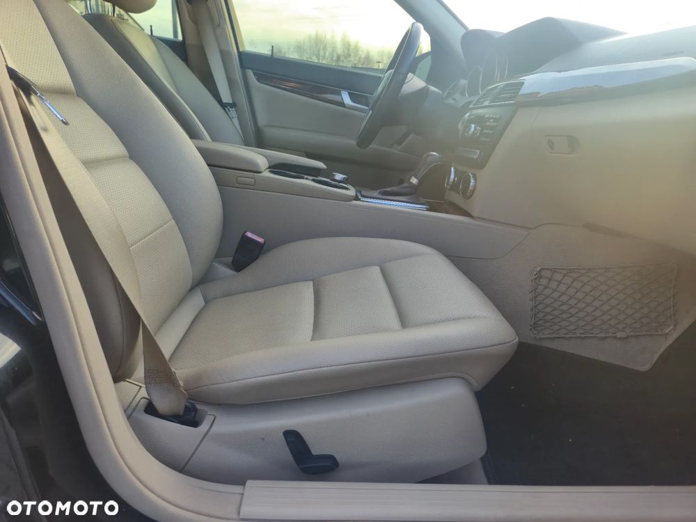 Mercedes-Benz Klasa C 250 (BlueEFFICIENCY) 7G-TRONIC - 23