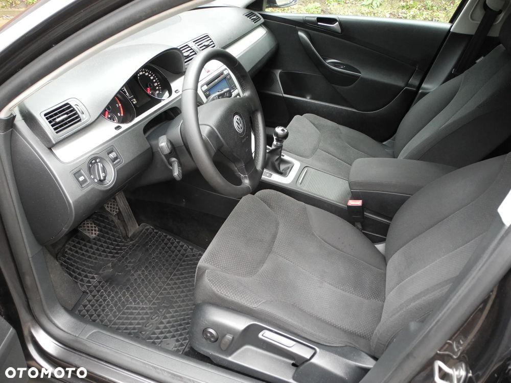 Volkswagen Passat - 12