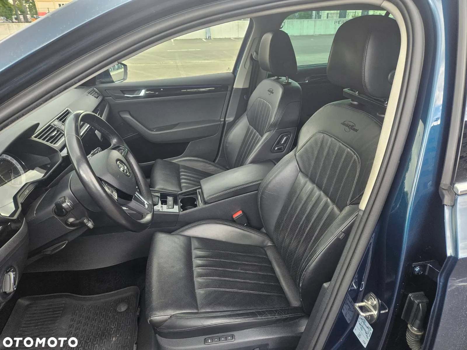 Skoda Superb 2.0 TDI 4x4 L&K DSG - 10