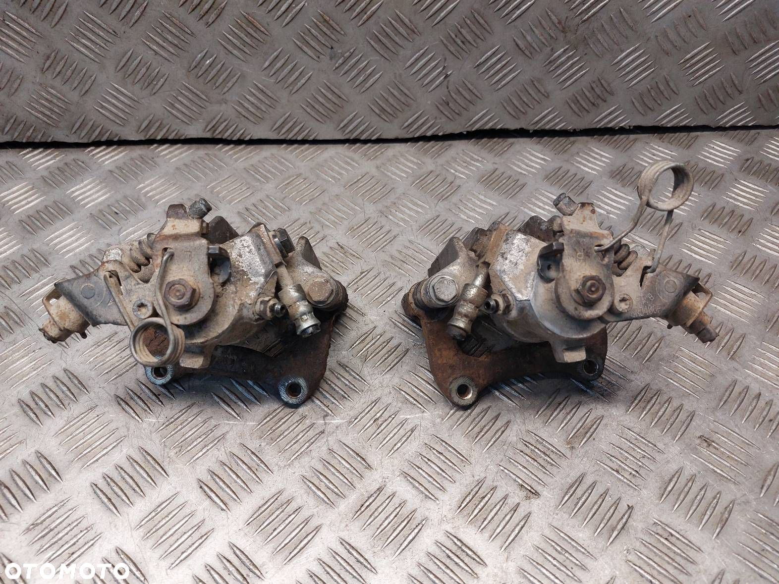 ZACISK HAMULCOWY LEWY + PRAWY TYŁ POLO III 1.4 TDI - 3