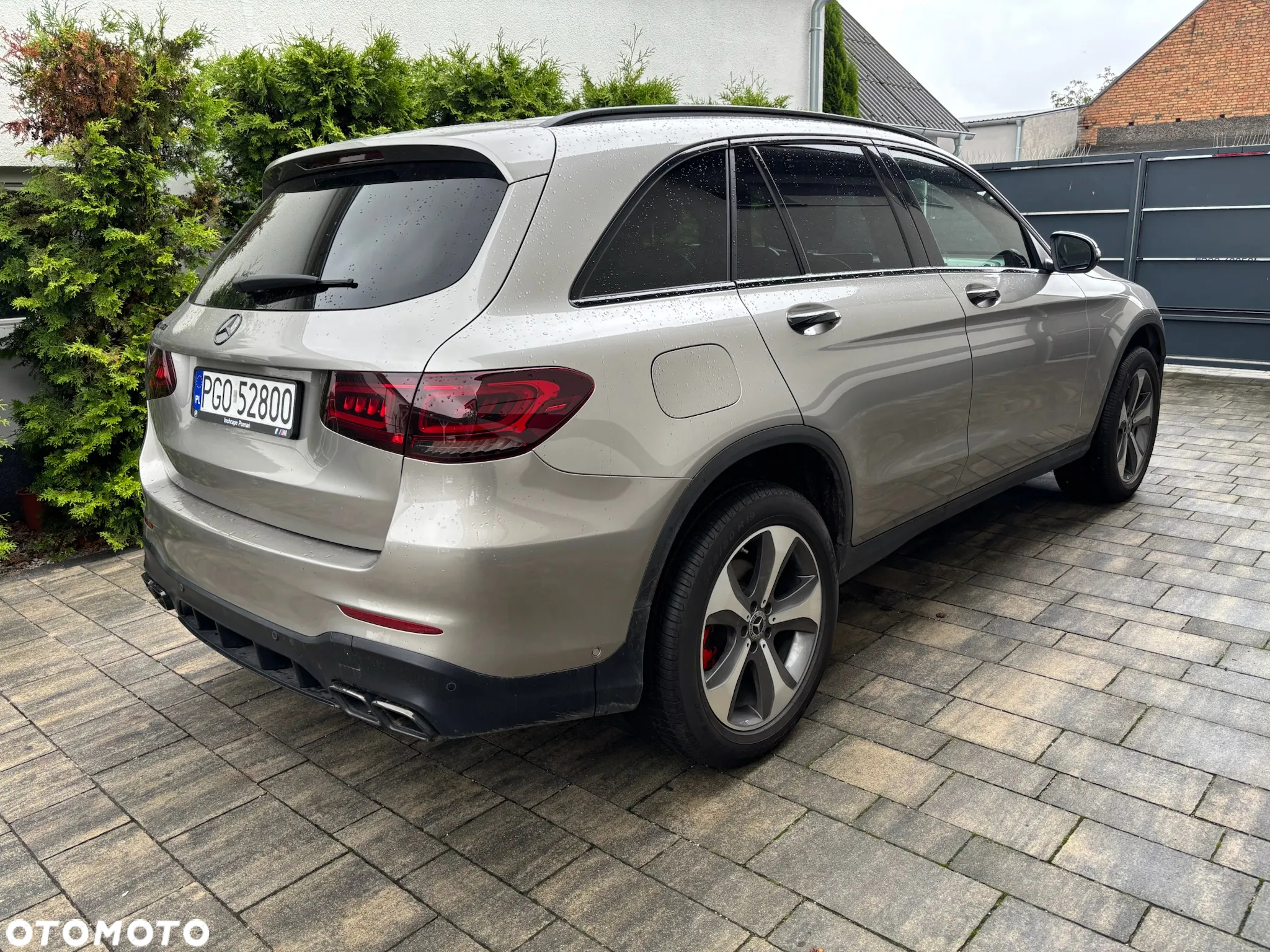 Mercedes-Benz GLC 300 4Matic 9G-TRONIC AMG Line - 2