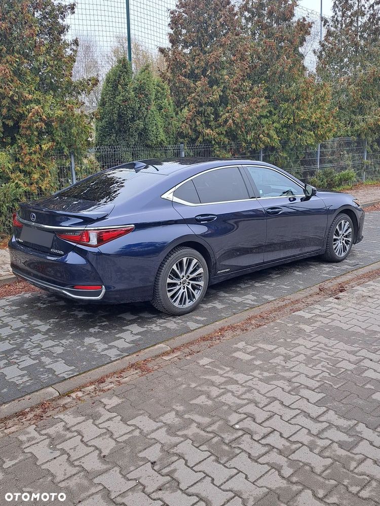Lexus ES 300h Business Edition - 4