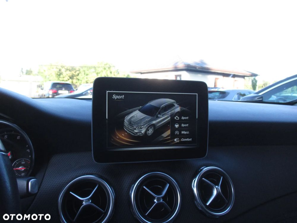 Mercedes-Benz GLA 200 7G-DCT Style - 27