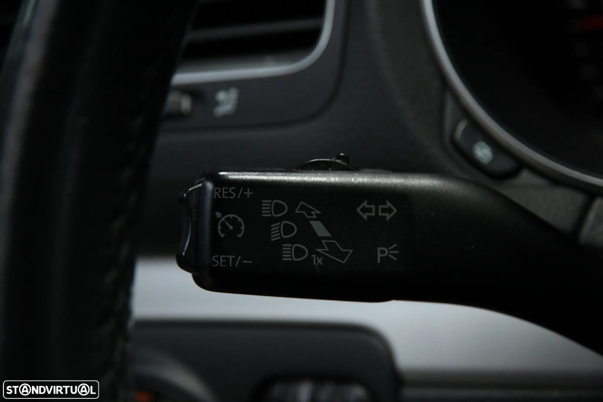 VW Golf Variant 1.6 TDi Highline DSG - 16