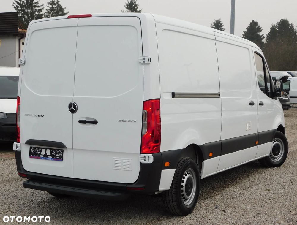 Mercedes-Benz Sprinter - 2