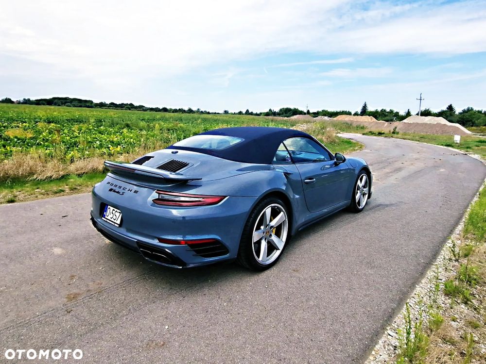 Porsche 911 Turbo S Cabriolet - 9