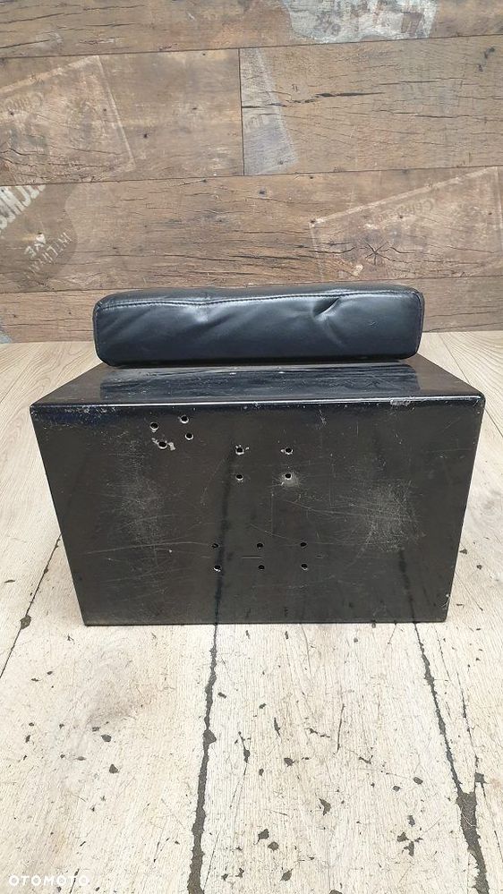 Kufer centralny z oparciem pasażera - 10