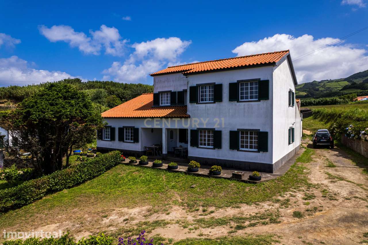Moradia T4 Isolada com Vista Mar nos Ginetes - Grande imagem: 4/38