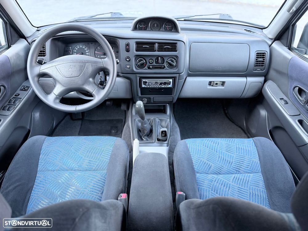 Mitsubishi Pajero Sport 2.5 TD GLS - 15