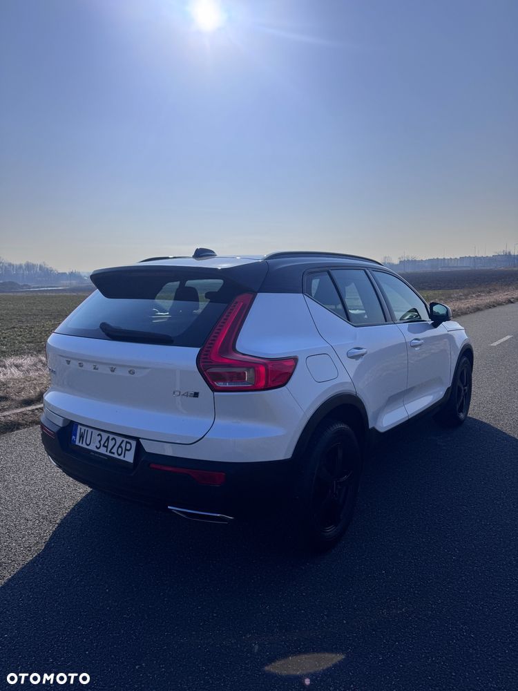 Volvo XC 40 D4 AWD R-Design - 3