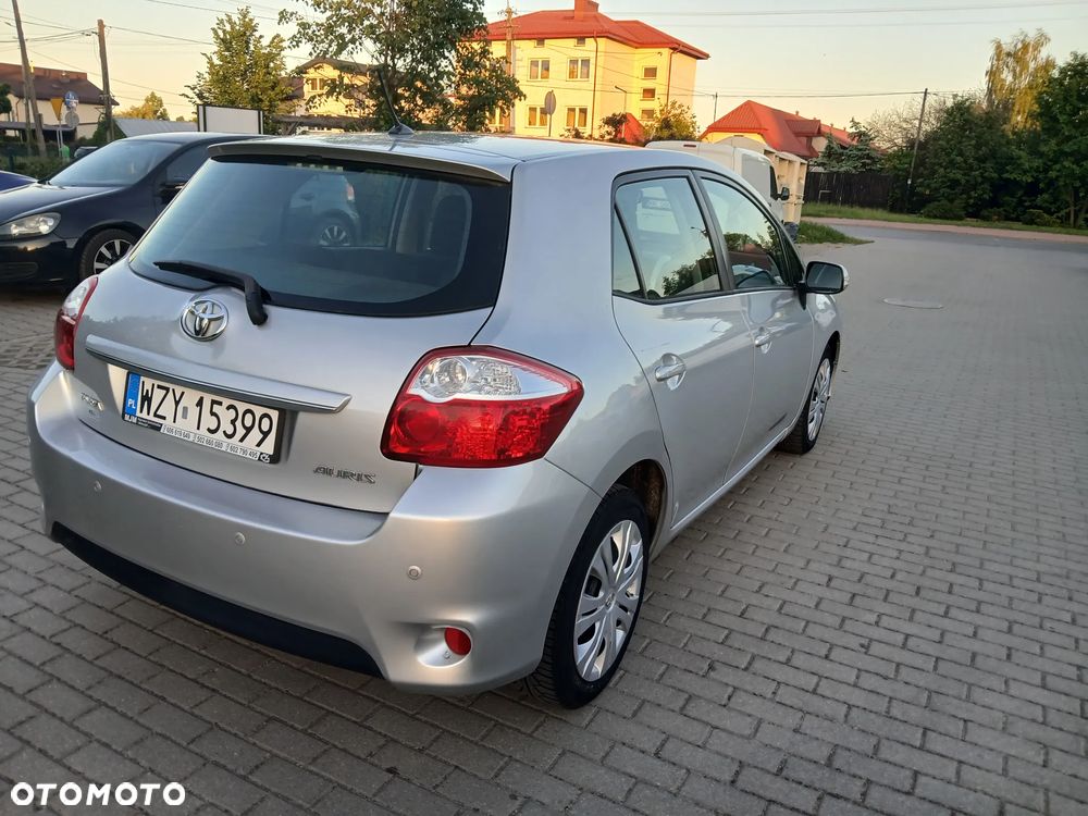 Toyota Auris - 10