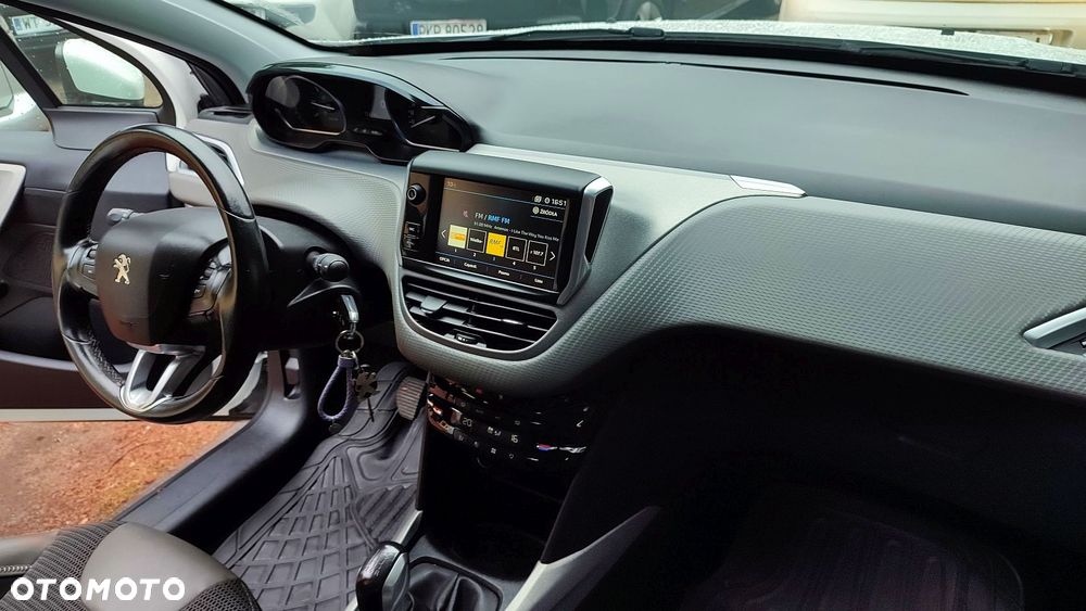 Peugeot 2008 1.2 Pure Tech Style S&S - 2