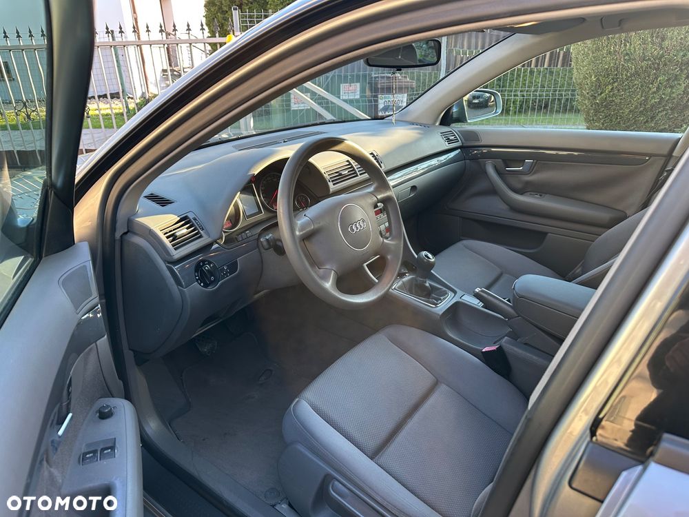 Audi A4 Limousine - 5