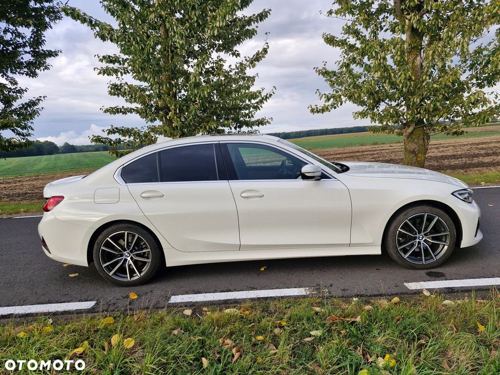 BMW Seria 3 330i Sport Line - 9