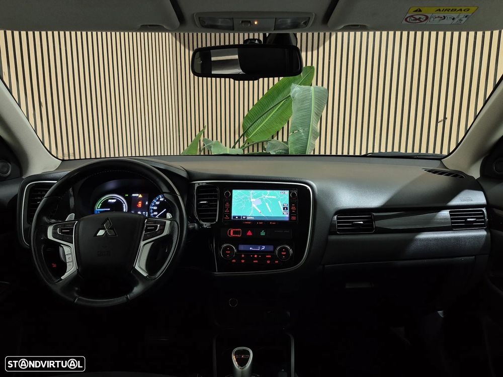 Mitsubishi Outlander 2.0 Intense Navi - 37