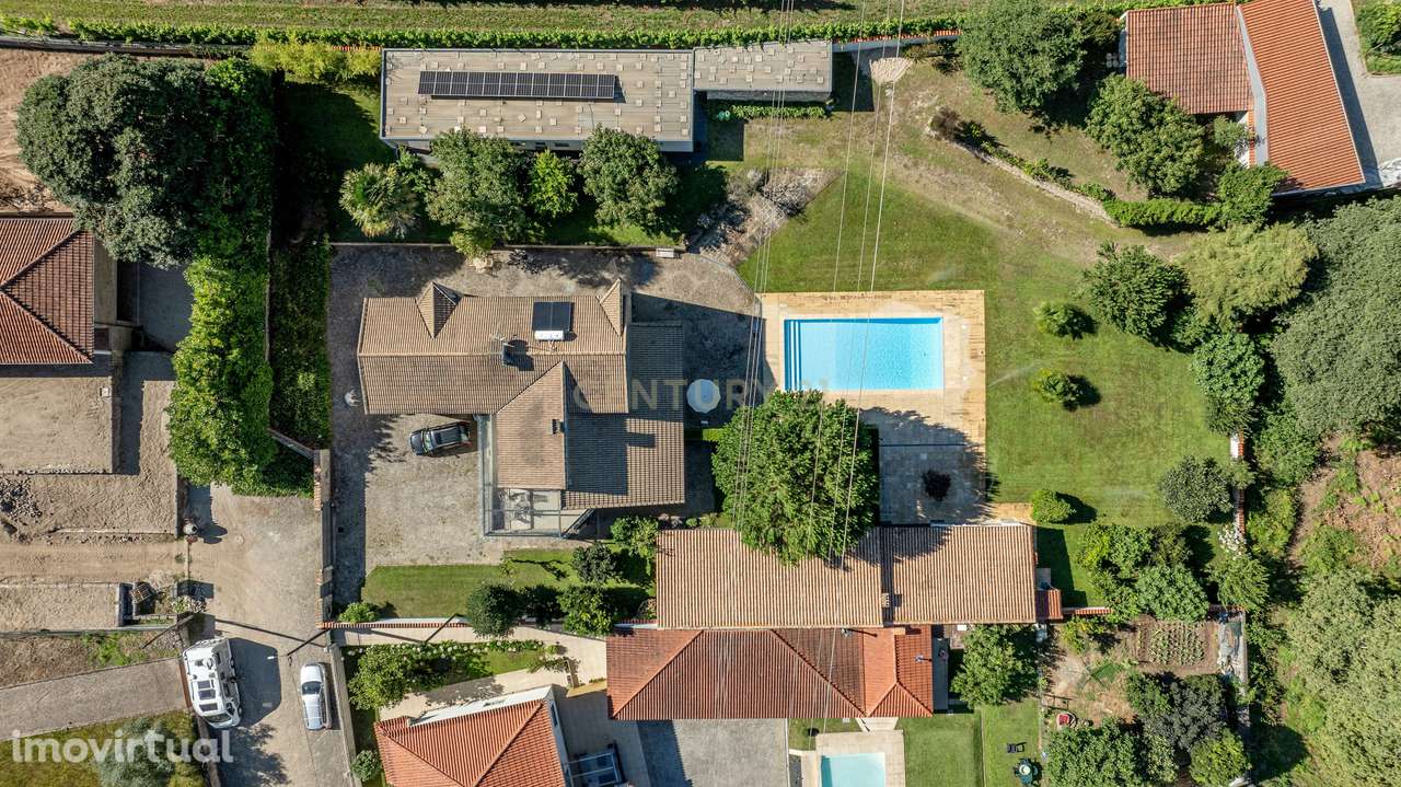 Casa Isolada com Piscina em Felgueiras com Jardim e Garagem Privativa - Grande imagem: 3/52
