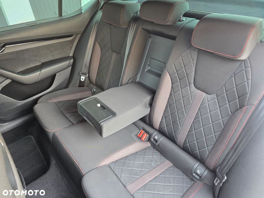 Skoda Octavia 2.0 TSI RS - 18