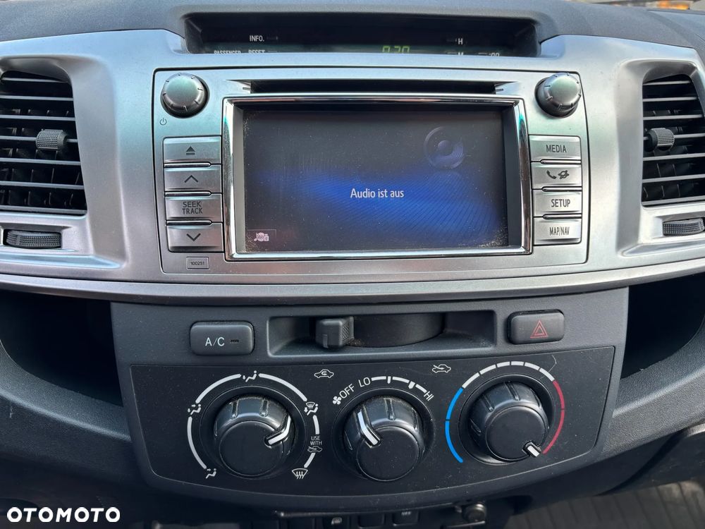 Toyota Hilux 2.5 D-4D SR5 - 22