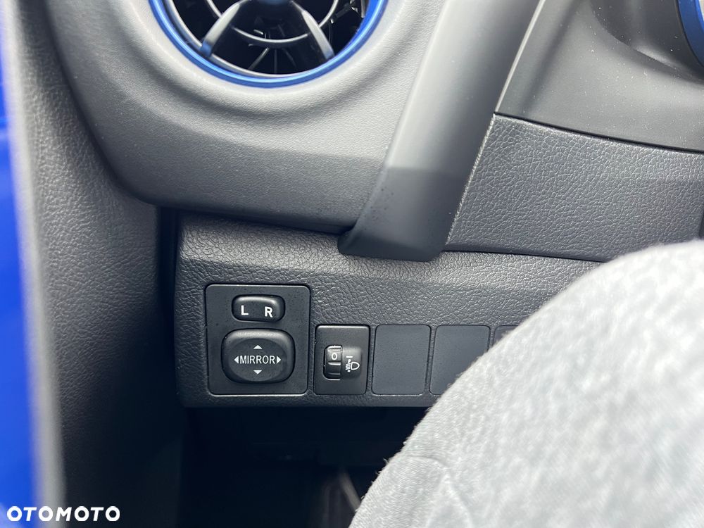 Toyota Auris 1.8 HSD Luna - 19