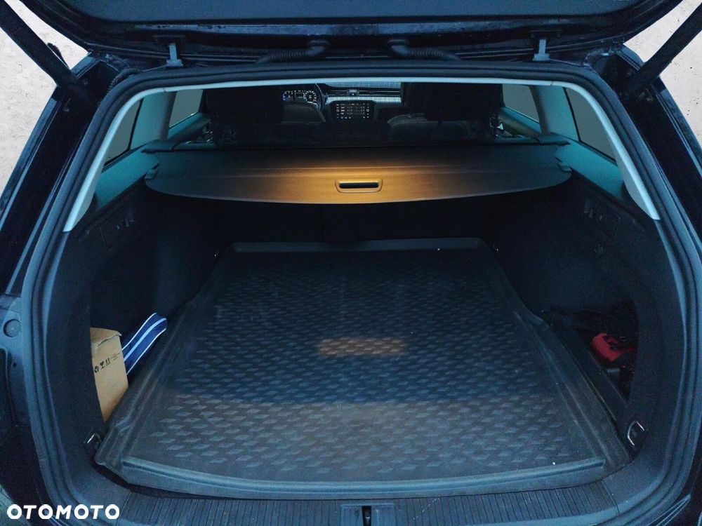 Volkswagen Passat - 31