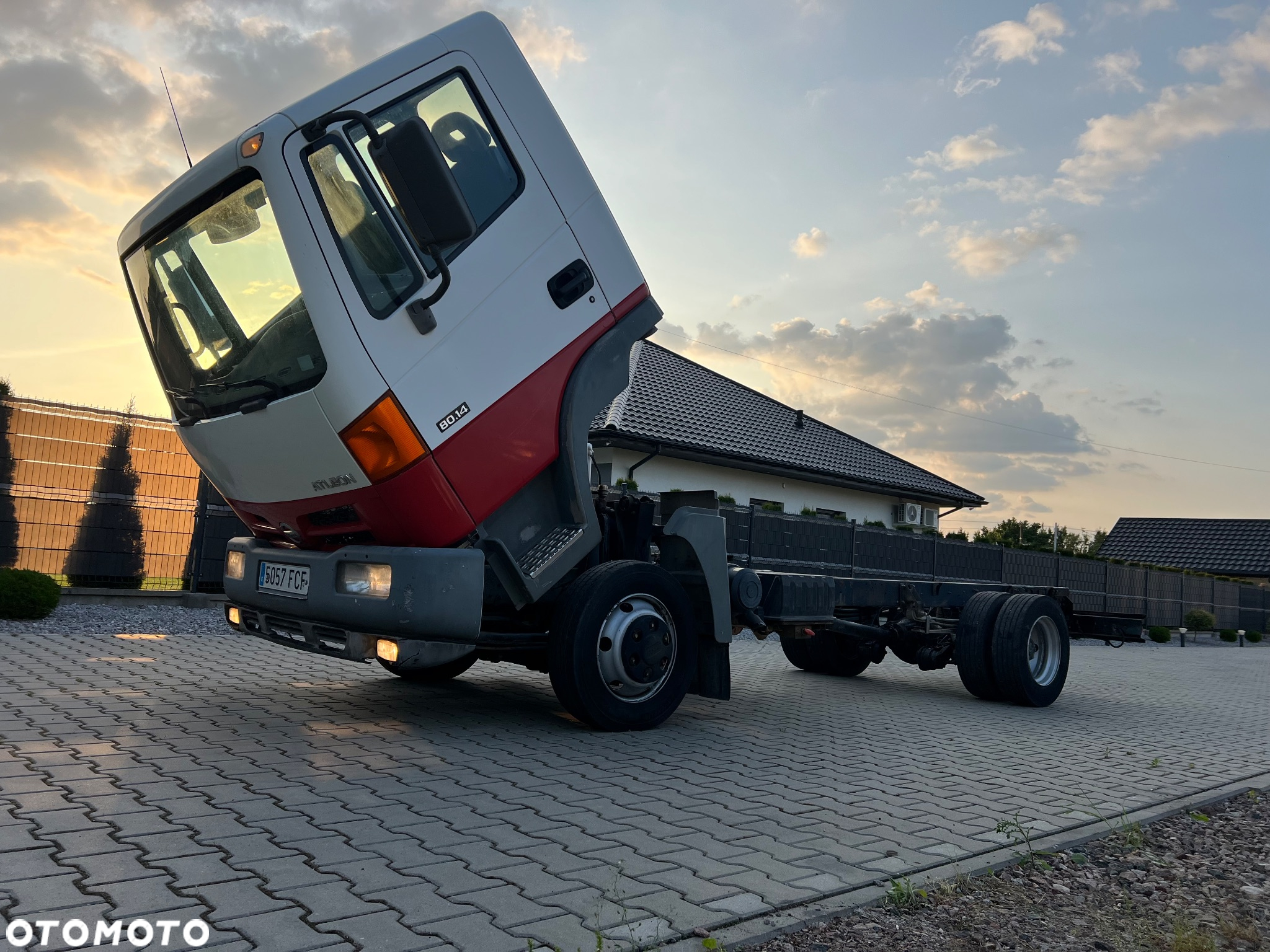 Nissan Atleon 80.140 - 24
