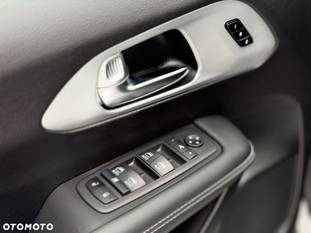 Chrysler Pacifica - 16