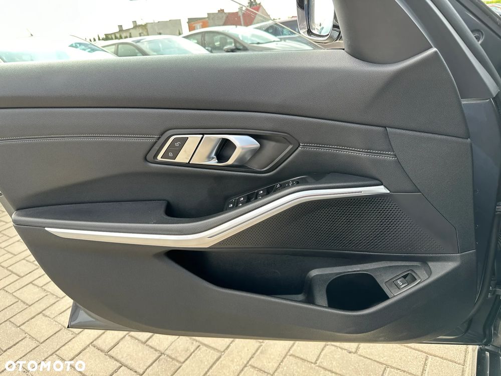 BMW Seria 3 - 22