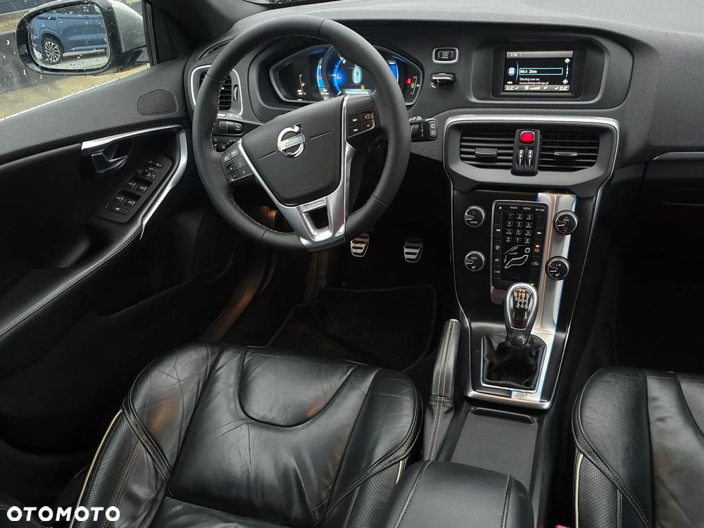 Volvo V40 D2 R Design - 30