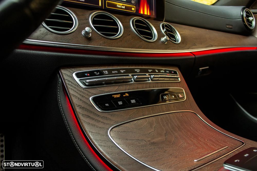 Mercedes-Benz E 300 de 4Matic T 9G-TRONIC Night Edition - 25