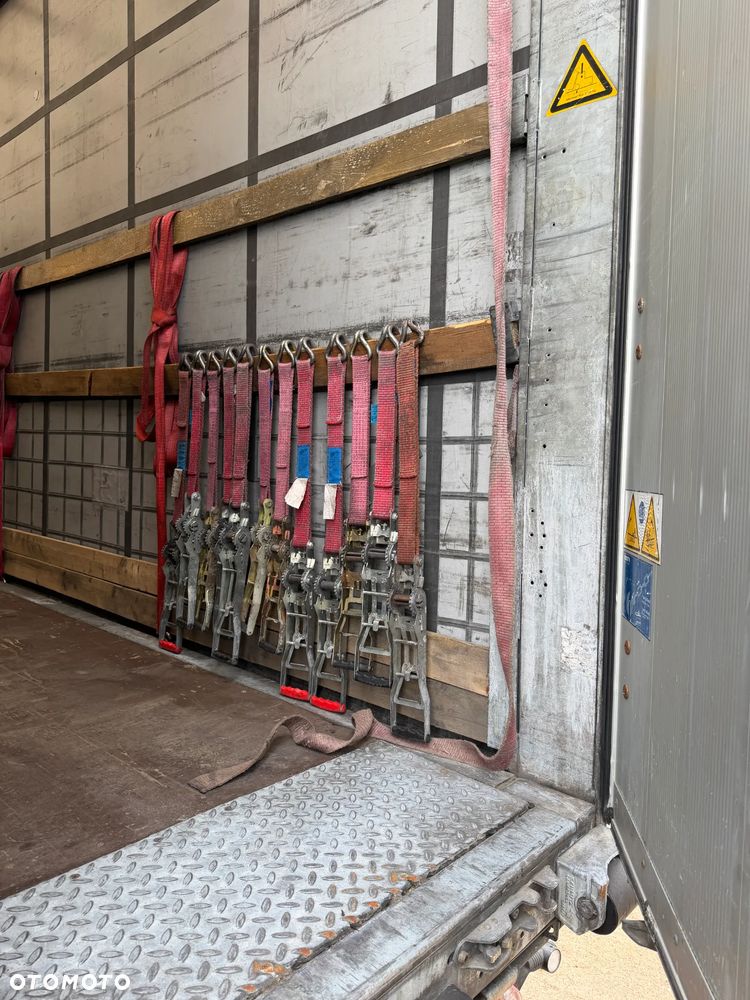Schmitz Cargobull FIRANKA / 20 SZTUK DO WYBORU / BARDZO ŁADNE OPONY / Z PEŁNYM WYPOSAŻENIEM DO ZAŁADUNKU / 2 KOŁA ZAPASOWE / DOSTĘPNE KOLORY SREBRNY - NIEBIESKI - CZERWONY / NIEKTÓRE MAJĄ NOWE PLANDEKI !! - 39