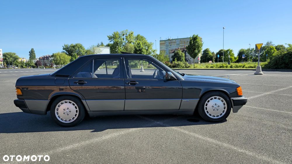 Mercedes-Benz W201 (190) - 4