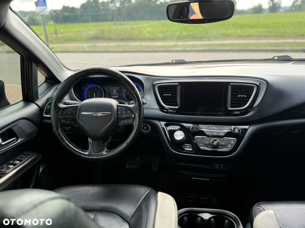 Chrysler Pacifica - 8