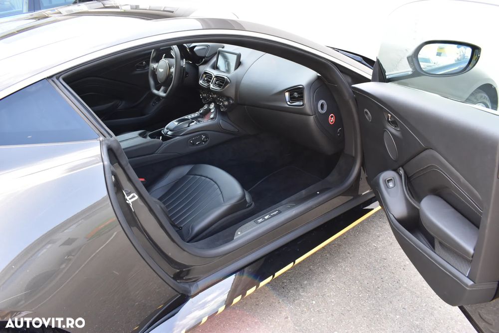 Aston Martin V8 Vantage - 24